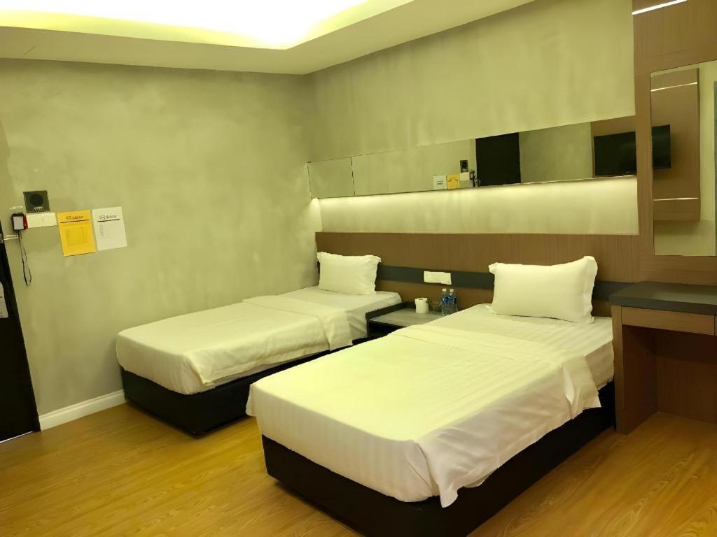 Monaco Boutique Hotel Sadong Jaya Kota Kinabalu Zewnętrze zdjęcie