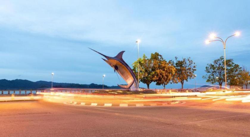 Monaco Boutique Hotel Sadong Jaya Kota Kinabalu Zewnętrze zdjęcie