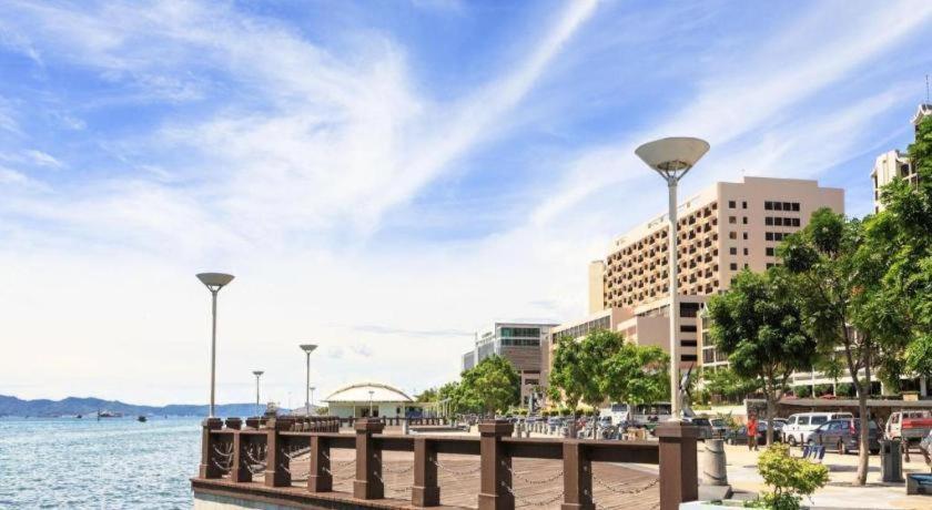 Monaco Boutique Hotel Sadong Jaya Kota Kinabalu Zewnętrze zdjęcie
