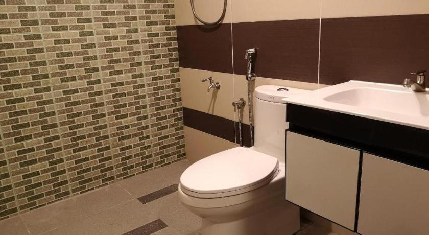 Monaco Boutique Hotel Sadong Jaya Kota Kinabalu Zewnętrze zdjęcie
